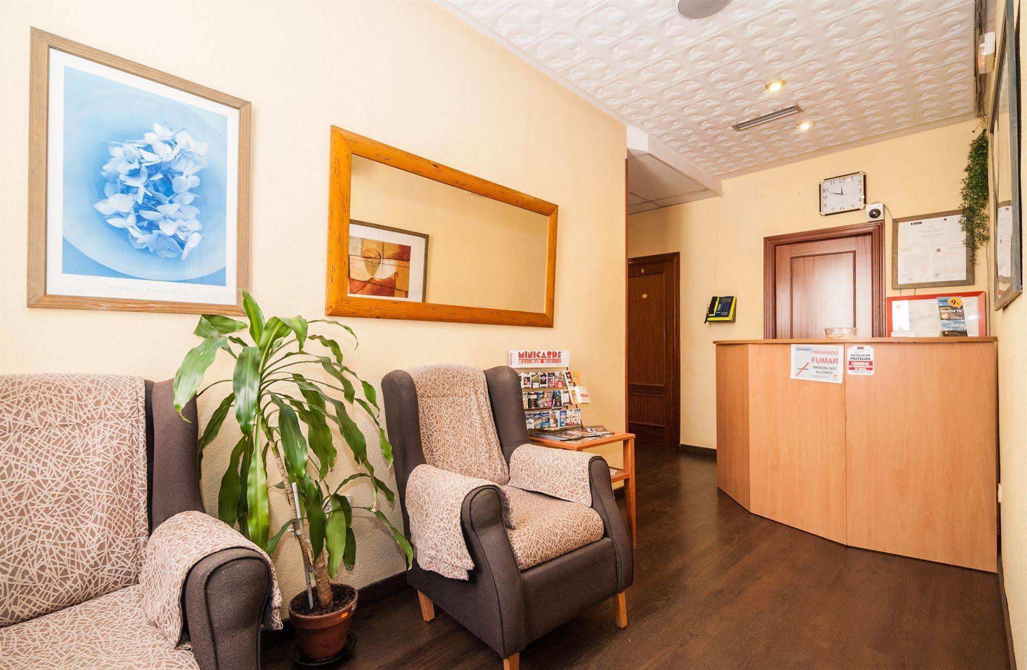 Hostal Gallardo Madrid Eksteriør bilde