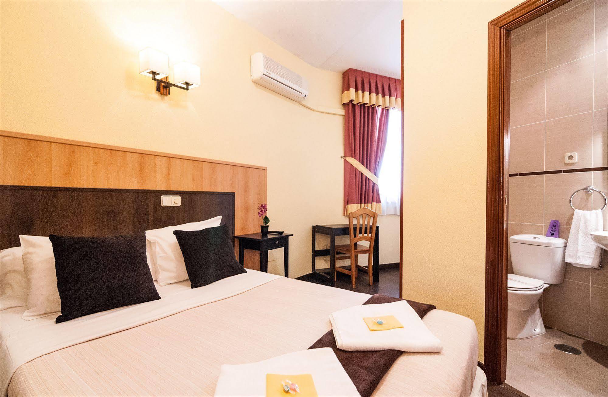 Hostal Gallardo Madrid Eksteriør bilde