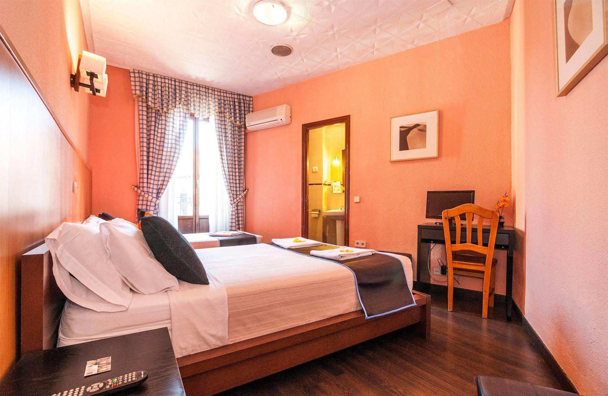 Hostal Gallardo Madrid Eksteriør bilde