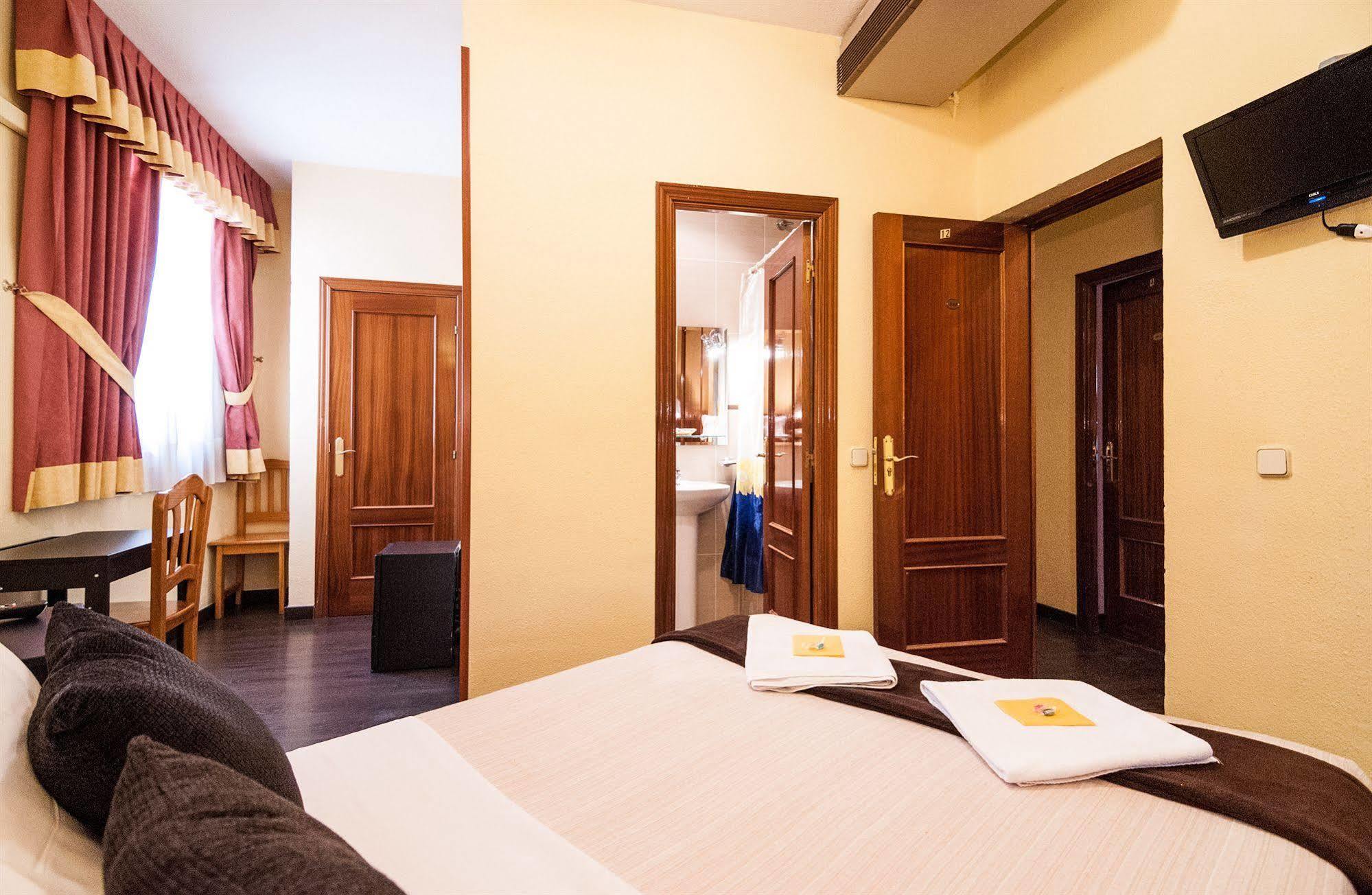 Hostal Gallardo Madrid Eksteriør bilde