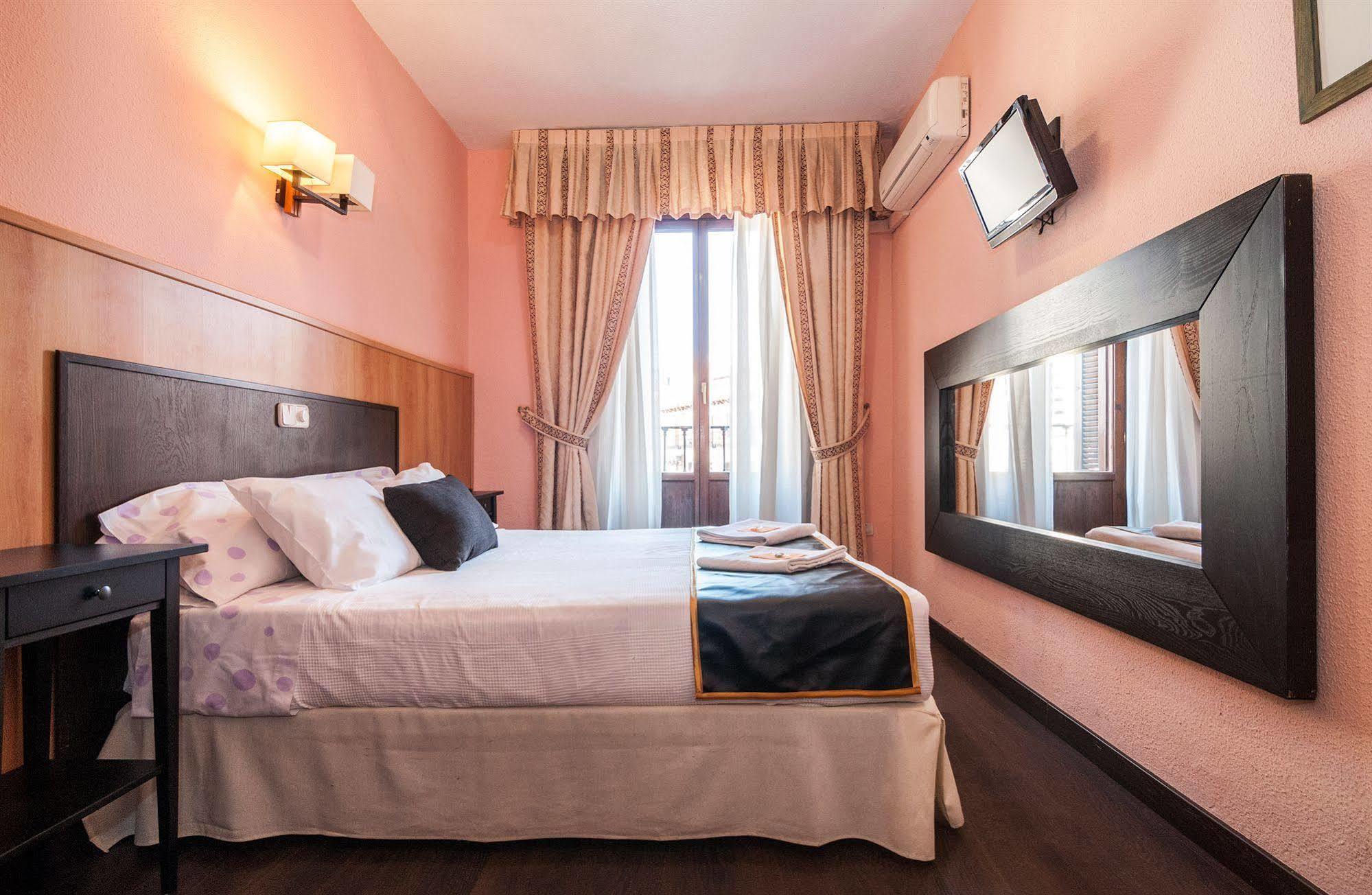 Hostal Gallardo Madrid Eksteriør bilde
