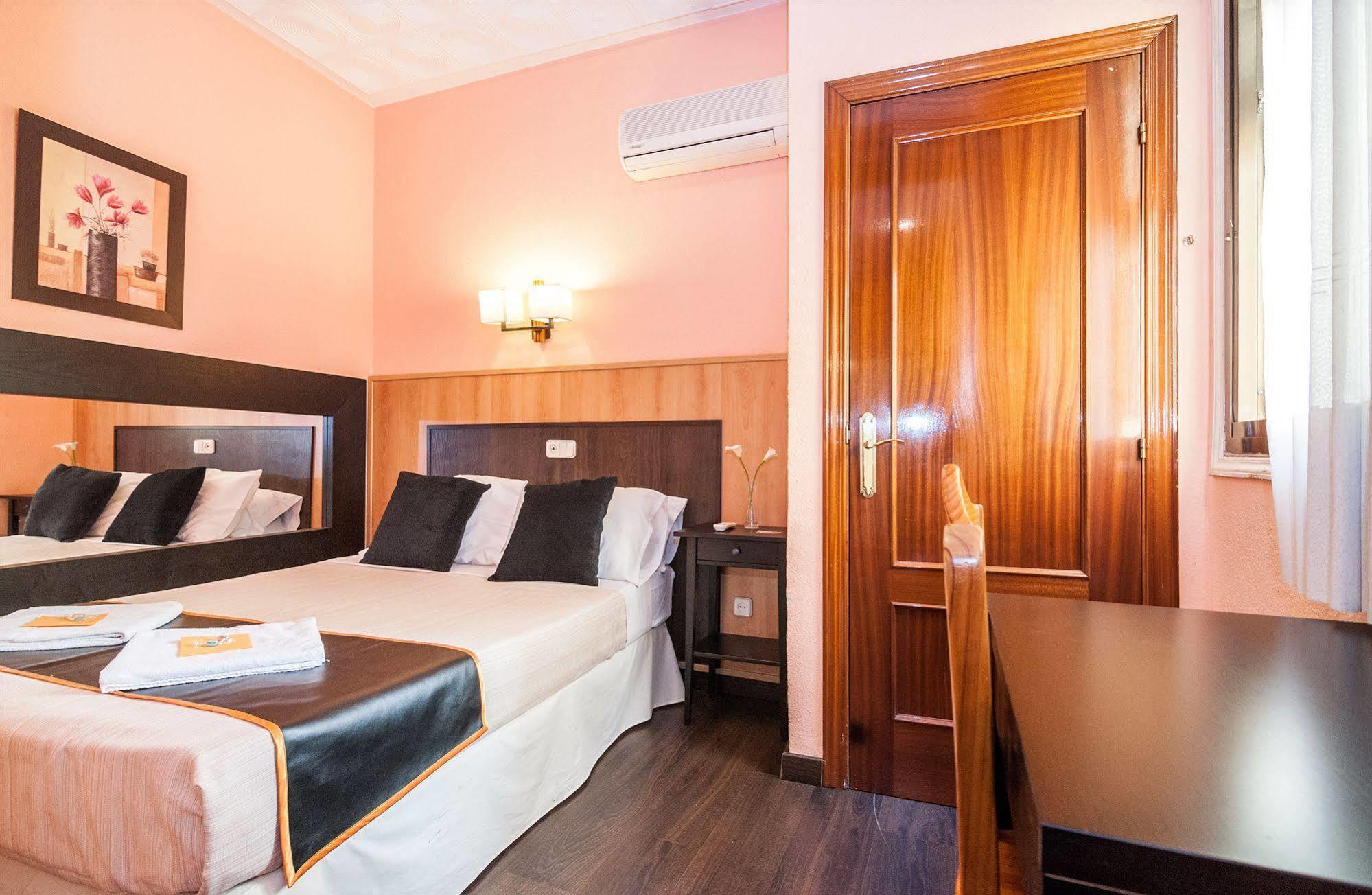 Hostal Gallardo Madrid Eksteriør bilde
