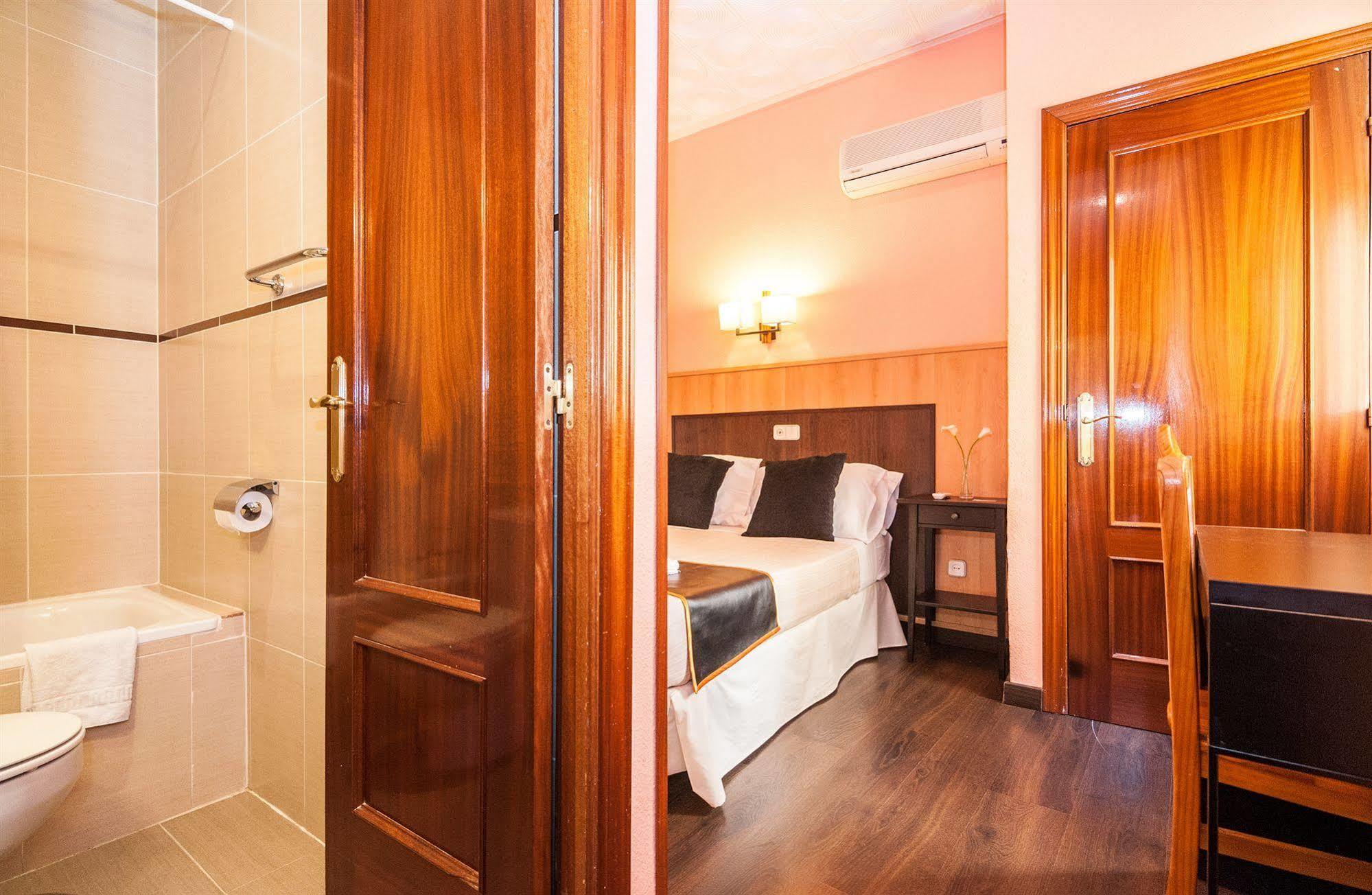 Hostal Gallardo Madrid Eksteriør bilde