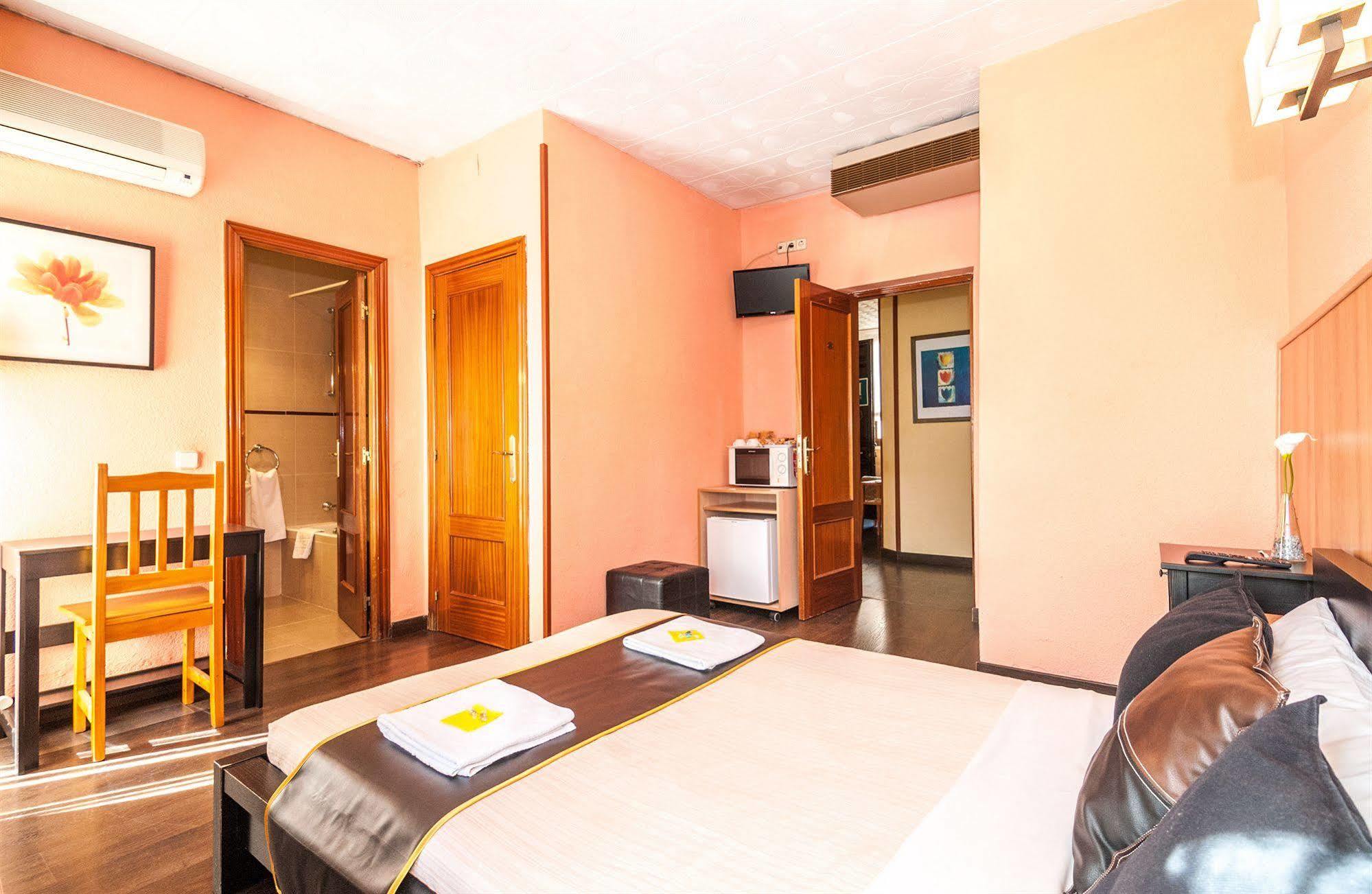 Hostal Gallardo Madrid Eksteriør bilde