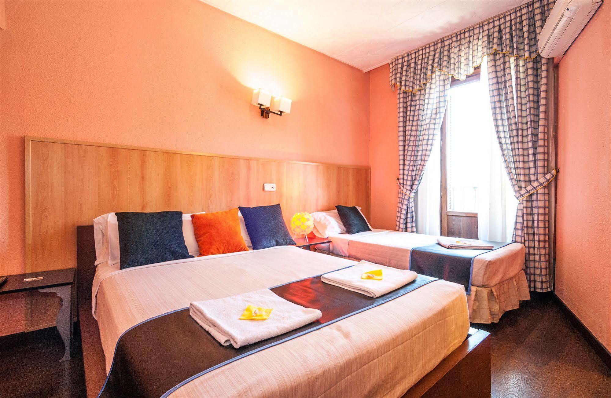 Hostal Gallardo Madrid Eksteriør bilde