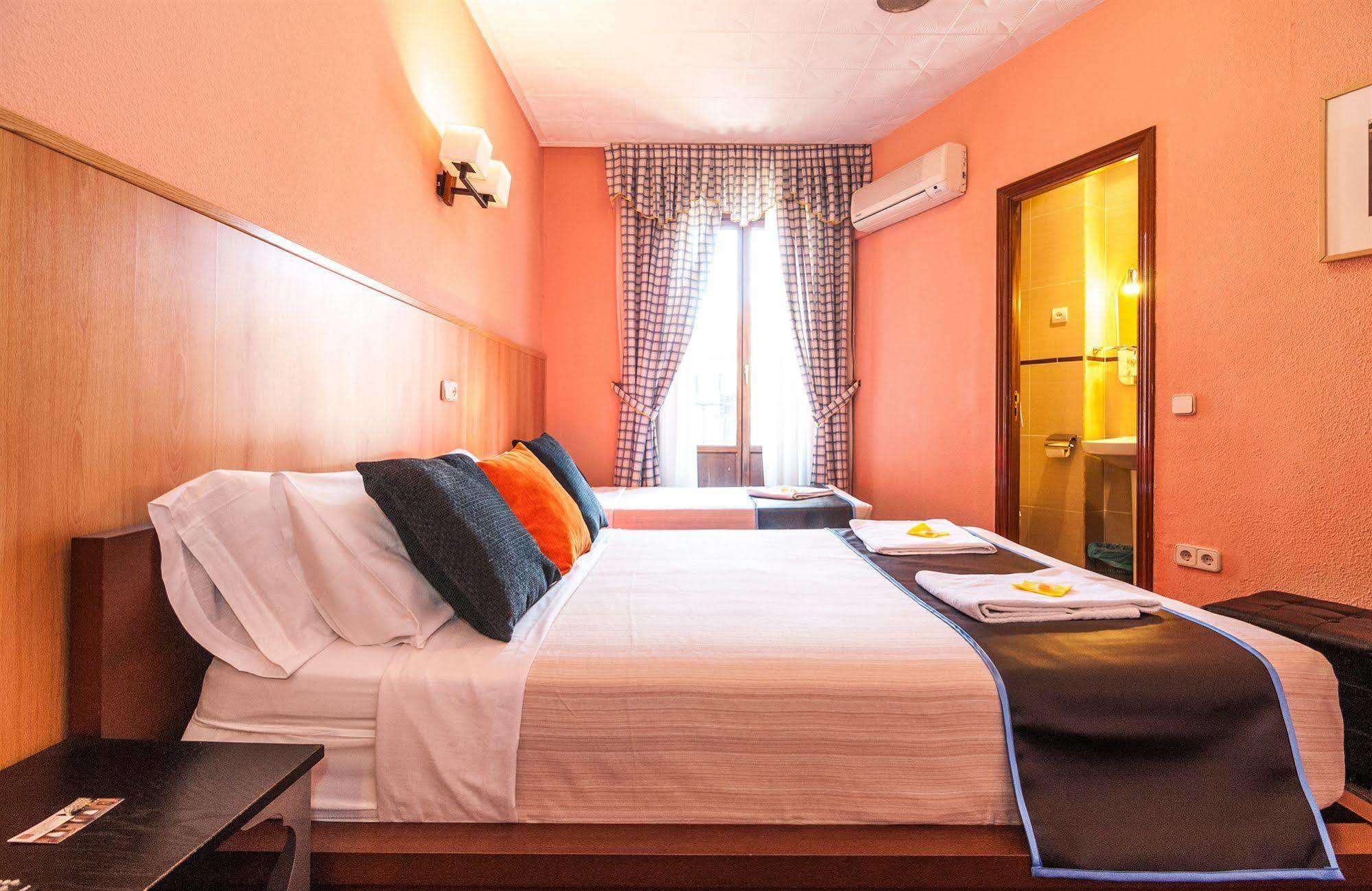 Hostal Gallardo Madrid Eksteriør bilde
