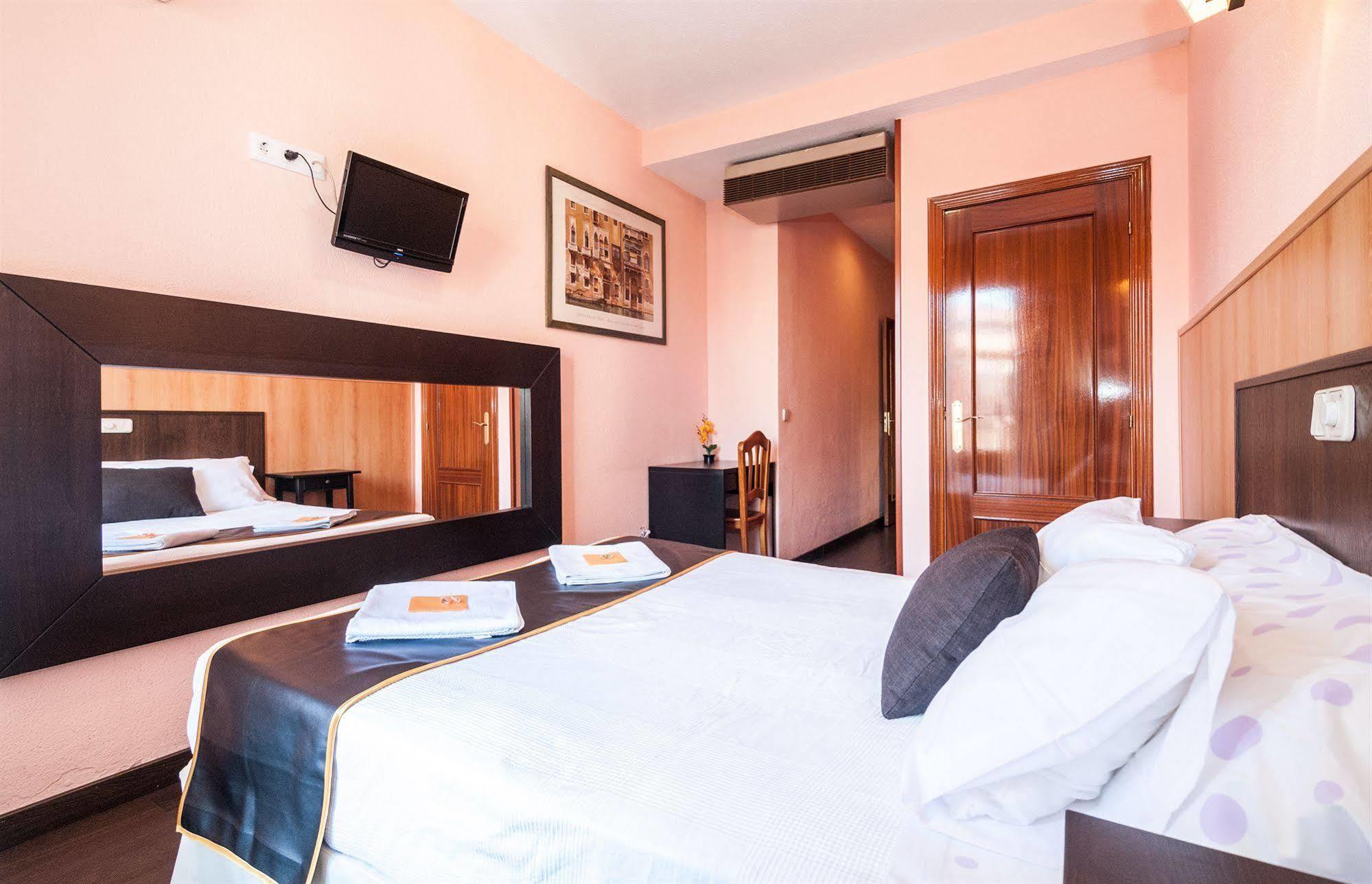 Hostal Gallardo Madrid Eksteriør bilde