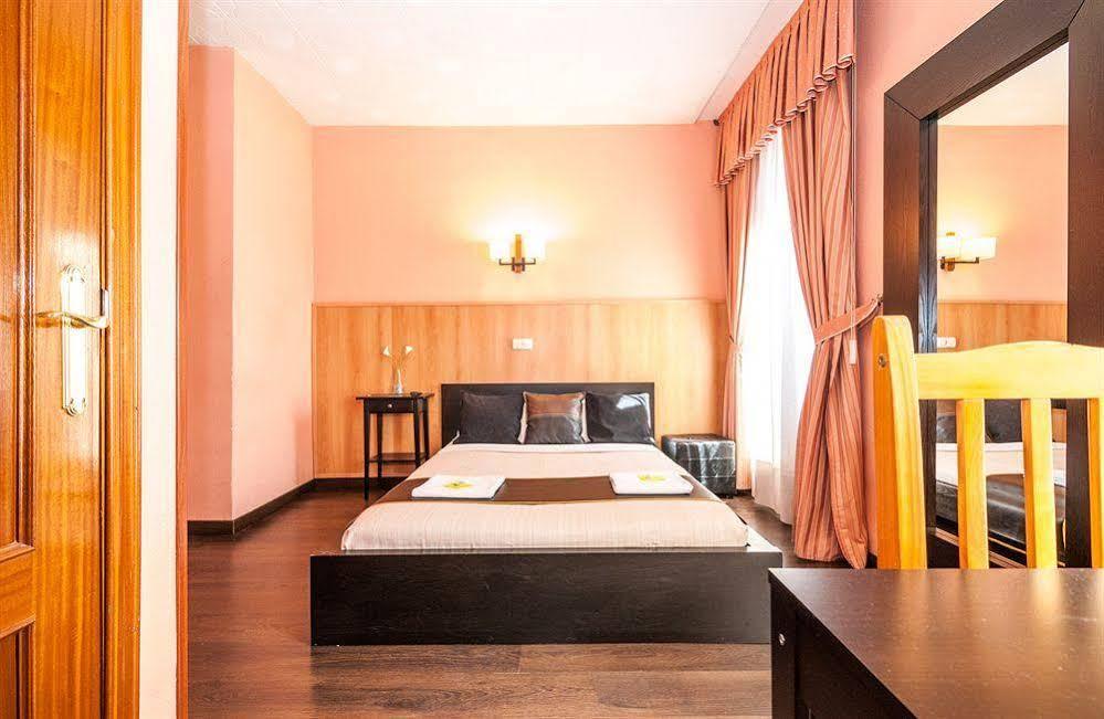 Hostal Gallardo Madrid Eksteriør bilde